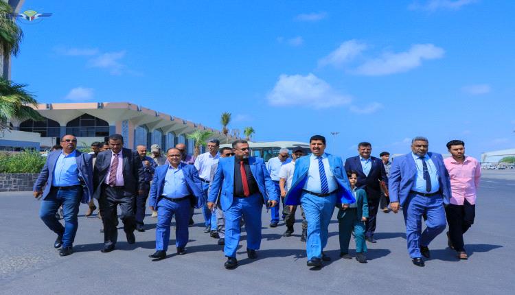وكيل الطيران المدني يتفقد مطار عدن ويشدد على رفع كفاءة الأداء والالتزام بالمعايير الدولية