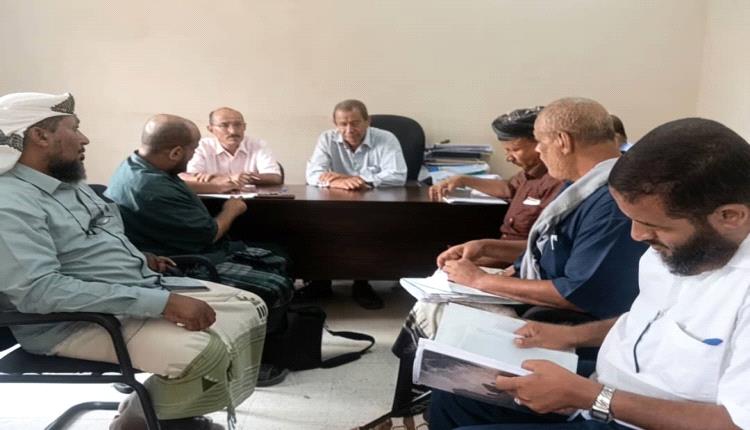 في لقائين منفصلين.. صناعة لحج تبحث أزمة الغاز والوضع التمويني مع السلطة المحلية وفروع المكتب