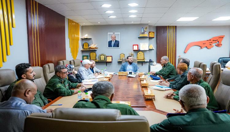 محافظ العاصمة عدن يناقش مع رئيس مصلحة الأحوال المدنية تعزيز التنسيق والتعاون