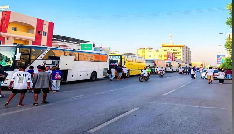 جمهور تضامن حضرموت يزحف إلى عدن لمؤازرة «الموج الأزرق» أمام وحدة عدن