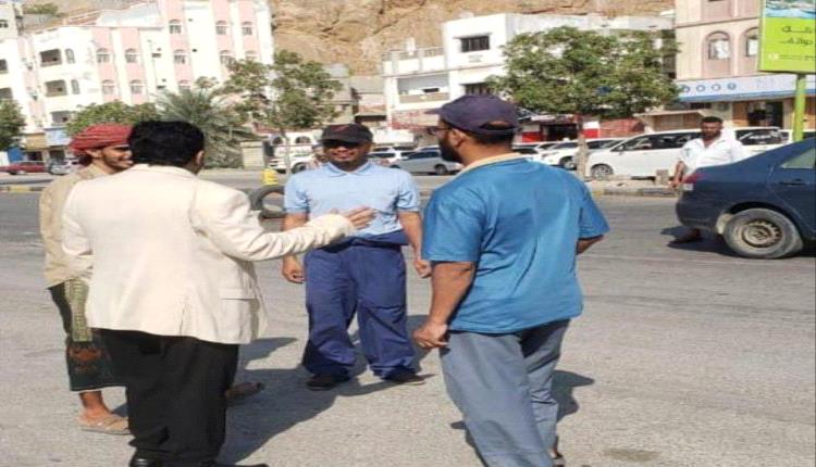مدير اتصالات ساحل حضرموت يتفقد سير أعمال التحديث بمنطقة 40 شقة بمدينة المكلا