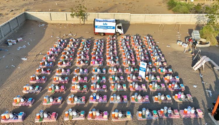 لايف للإغاثة والتنمية تنفذ تدخلاً لصالح 100 أسرة نازحة في لحج