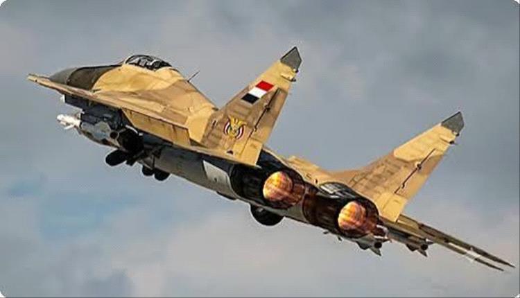 غارات جوية تصيب تعزيزات حوثية في معسكر مستحدث بالحوبان وتصعيد الاستهداف بـ جبه