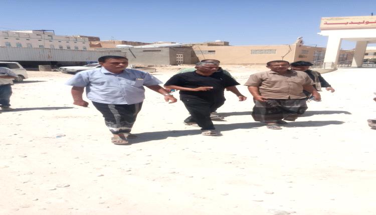 مدير عام مديرية القطن يوجه باستئناف مشروع سفلتة وإنارة الساحات العامة وتشطيب الدور الثالث بمستشفى القطن العام
