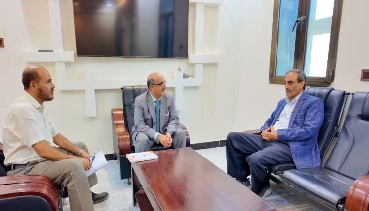 الأمين العام ورئيس جامعة شبوة يبحثان تعزيز التعاون ودعم مسيرة الجامعة الأكاديمية