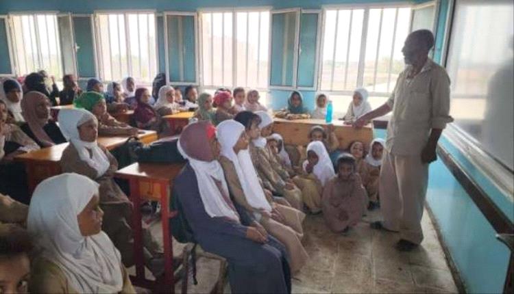 الحوثيون يدخلون مناهجهم الدراسية الى مناطق الساحل الغربي