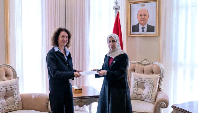 وزيرة الخارجية تتسلّم نسخة من أوراق اعتماد السفيرة الفرنسية