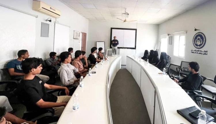 المنتدى السياسي بجامعة حضرموت ينظم محاضرة بعنوان "السياسة بين المبادئ والمصالح" .. للدكتور أنور بامزاحم