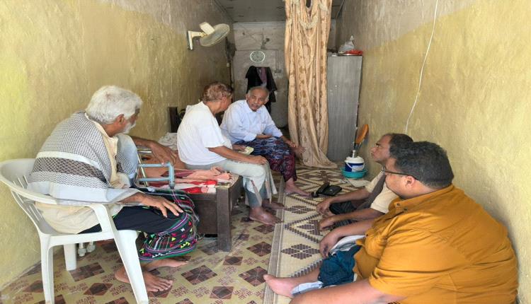 وفاءً لرموز النضال.. وفد المستقبل الجنوبي بحضرموت يزور المناضل عبدالله باحميد