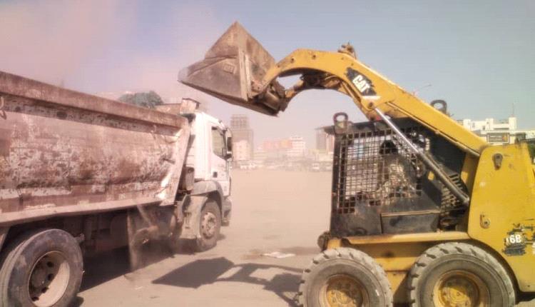 بإشراف من مدير عام المنصورة .. استمرار حملة النظافة والأعمال الميدانية لرفع المخلفات وتحسين المنظر الجمالي للمديرية