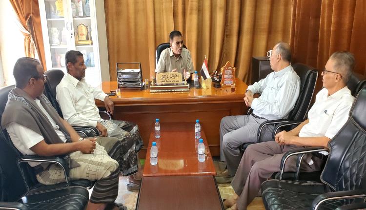 مدير عام مديرية القطن يلتقي مدير عام المؤسسة المحلية للمياه والصرف الصحي بالوادي والصحراء