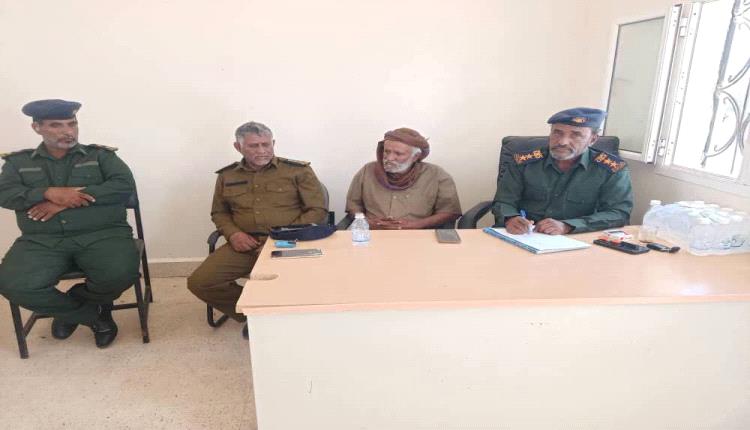 مدير أمن حات يعقد لقاءً أمنياً لمناقشة تعزيز الأمن ومعالجة المخالفات بالمديرية