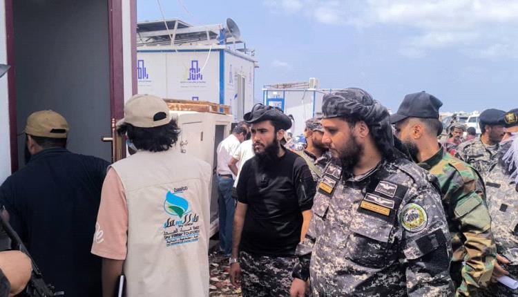 قوات أمن المنشآت تتسلم مهام تأمين مخيم النازحين غرب عدن