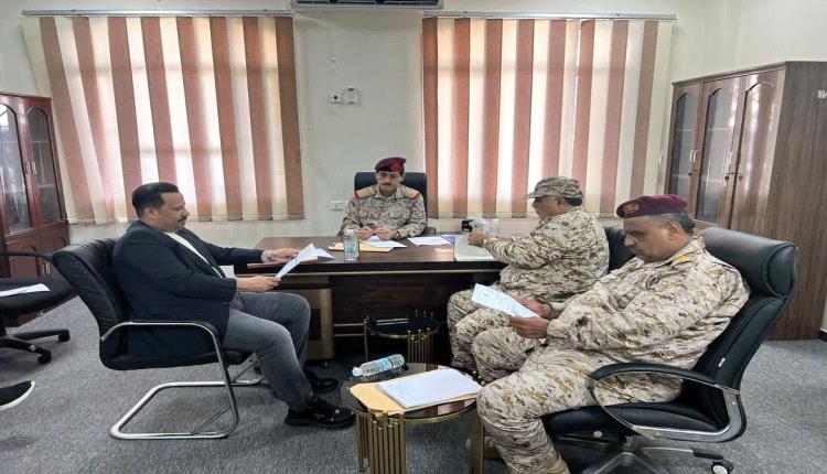 اجتماع عسكري بعدن يناقش ترتيبات تنفيذ توجيهات رئيس مجلس القيادة بشأن التعبئة العامة
