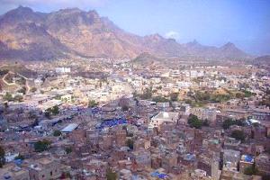 جريمة مروعة أمام المجمع الحكومي.. اغتيال 3 جنود في كمين مسلح بالضالع عقب عودتهم من المخا