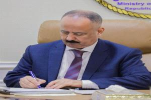 استجابة لمطالب الطلاب.. وزير النقل يوجه بتمديد تشغيل الباصات المجانية لطلاب جامعة عدن حتى نهاية العام الدراسي الجامعي