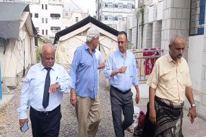 الشعبي وحيدرة يتفقدان مركز الإسهالات المائية الحادة (الكوليرا) في مستشفى الصداقة بعدن