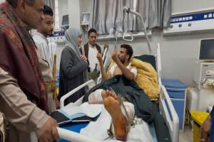 وزيرة الشؤون القانونية تزور جرحى القوات المسلحة والمدنيين في مستشفيات مدينة تعز