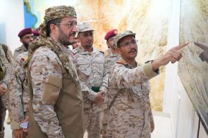 عضو مجلس القيادة الرئاسي عثمان مجلي يشيد ببطولة وجاهزية قوات المنطقة العسكرية الخامسة والتشكيل البحري