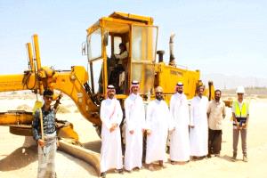 مدير عام حصوين وضابط الشؤون المدنية بالتحالف يتفقدان مشروع سفلتة الشوارع الداخلية بالمديرية
