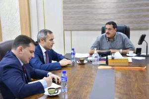 مدير أمن عدن يبحث مع مسؤول بالسفارة الروسية ترتيبات تأمين الانتخابات للرعايا الروس