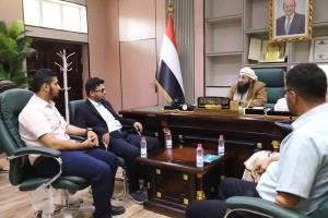 وزير الأوقاف والإرشاد يناقش مع فريق الشبكة الوطنية تعزيز دور الوزارة في مجال الإعاقة