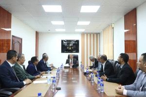 رئيس مجلس القضاء الأعلى يلتقي رؤساء المحاكم والنيابات الجزائية المتخصصة بعدن ويشدد على سرعة البت في القضايا