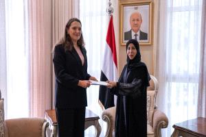 وزيرة الخارجية تتسلّم نسخة من أوراق اعتماد سفيرة مملكة الدنمارك